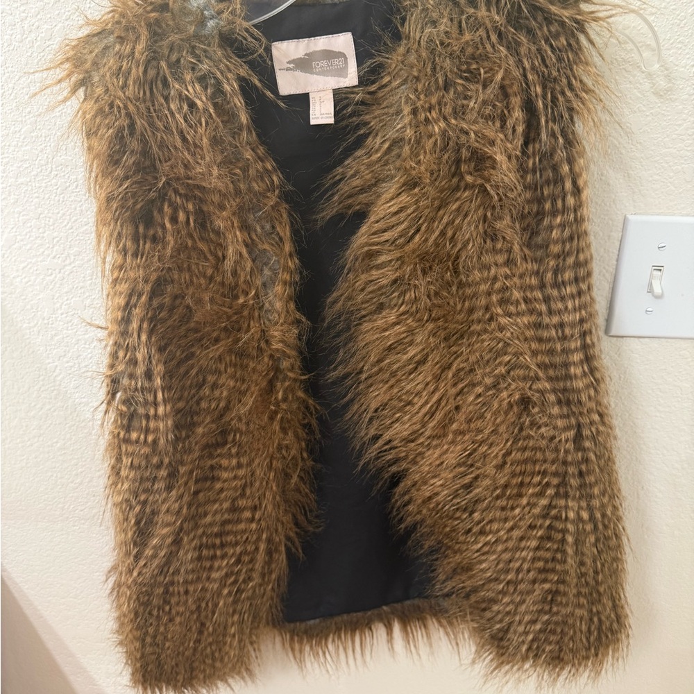 Forever 21 Faux Fur Vest in Tan